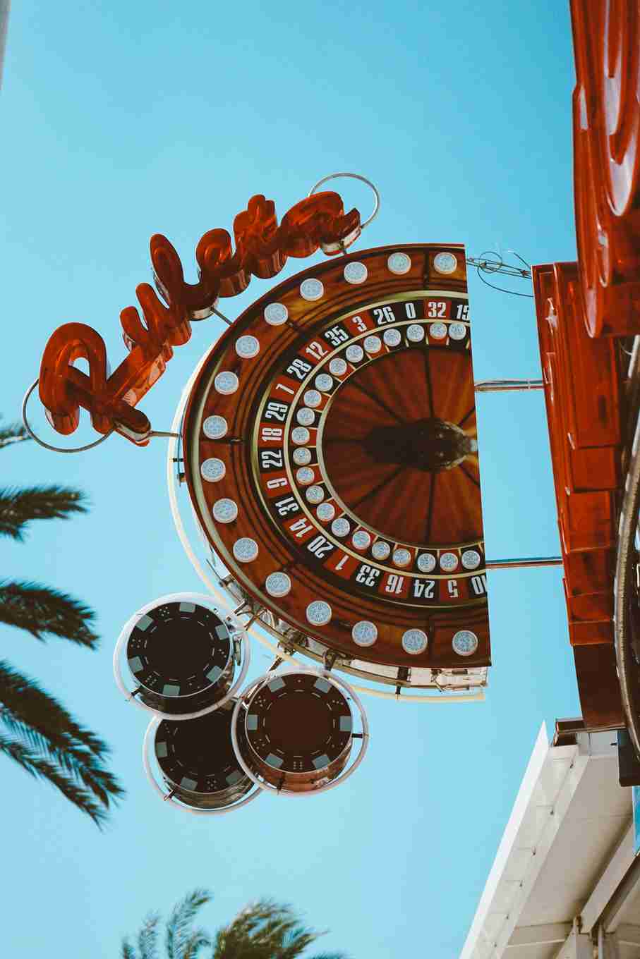 Cashback bonuses vs free spins